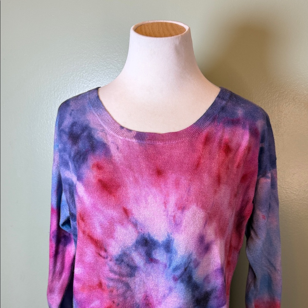 Tie-Dye Long Sleeve Women's Top - Picture 2 of 8